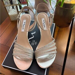 Women’s ~ Nina Metallic Rhinestone Gold Dress Heels~NWT 💛